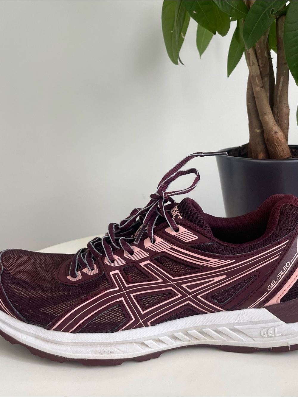 Women Size 10 Asics Gel-Sileo running Shoes Burgundy Pink